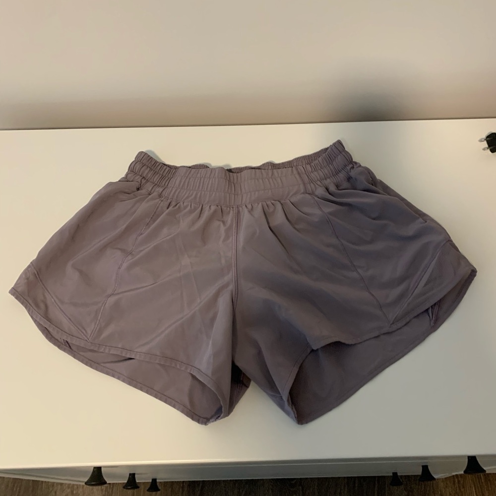 Lululemon HOTTY HOT SHORT II *LONG 4" - Picture 2 of 5